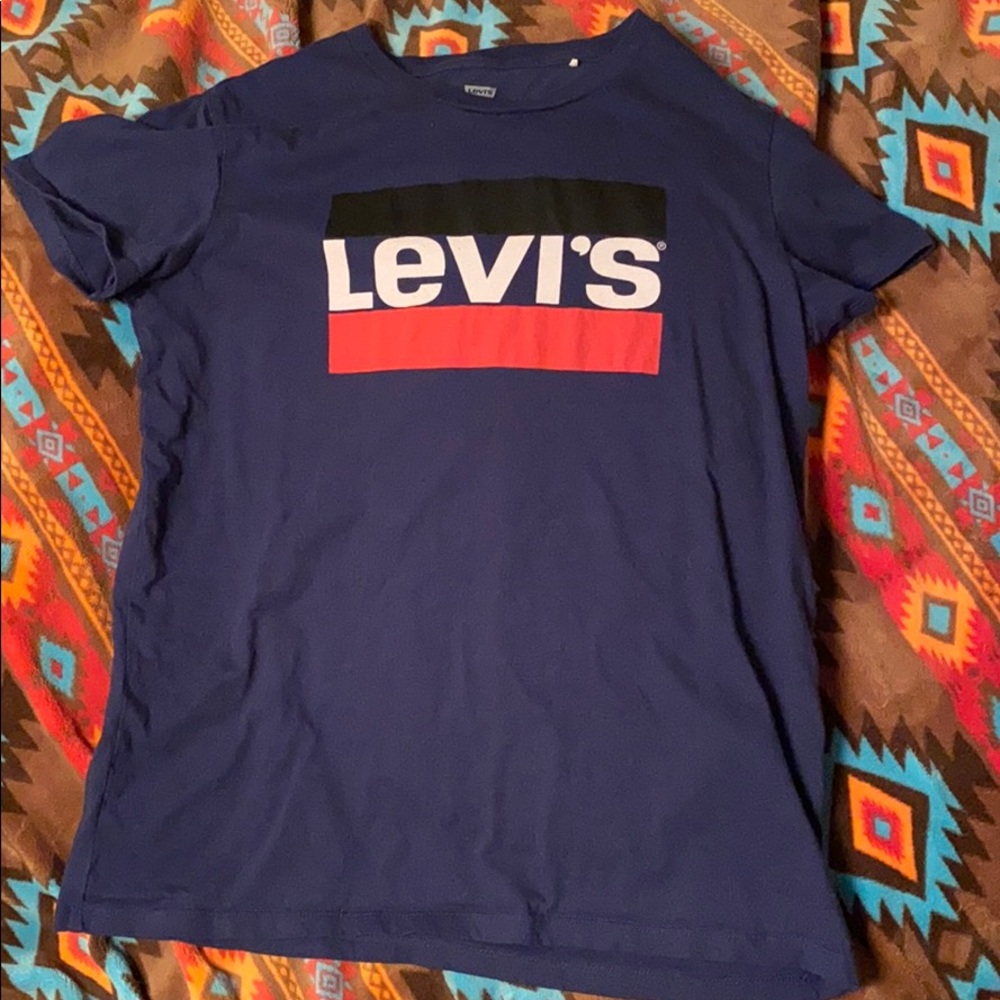 Levi’s tee